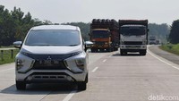 Saat itu kondisi lalu lintas sebenarnya tampak normal dan lancar sebelum kami menemui gejala stuck dekat pintu exit tol Jatibening. Penyebab macet karena terjadinya long span proyek yang terjatuh di kilometer 28.