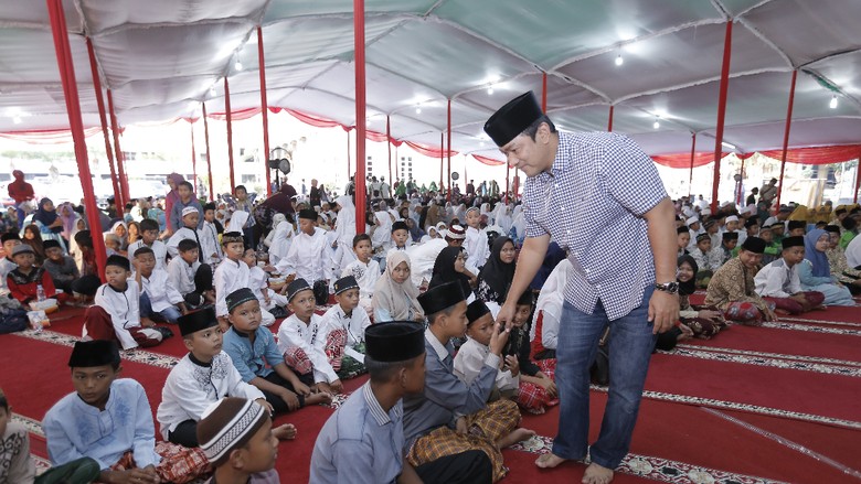 Walkot Semarang dan Baznas Berbagi Bersama 1.000 Anak Yatim Walkot Semarang dan Baznas Berbagi Bersama 1.000 Anak Yatim