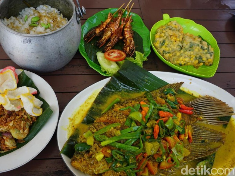 Talaga Kuring : Menikmati Gurame dan Pepes Oncom di Tepi Danau Sentul Talaga Kuring : Menikmati Gurame dan Pepes Oncom di Tepi Danau Sentul