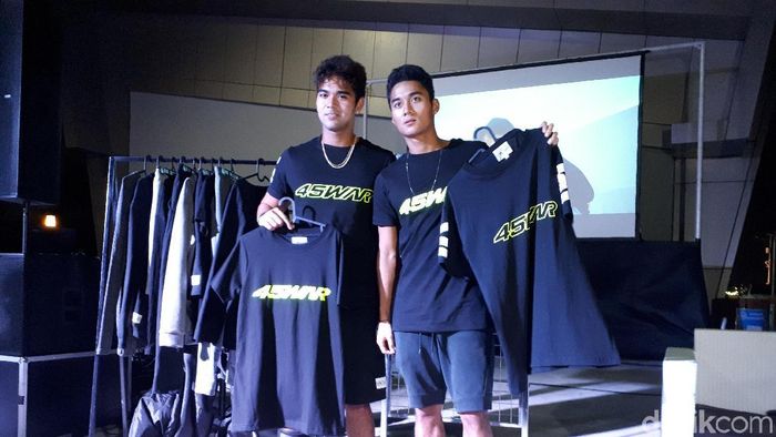 Aero dan Aqsa Aswar luncurkan clothing line. (Foto: Mercy Raya/detikSport) Aero dan Aqsa Aswar luncurkan clothing line. (Foto: Mercy Raya/detikSport)