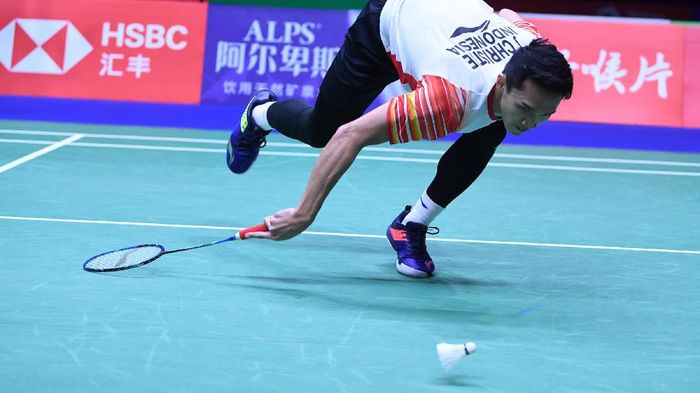 Jonatan Christie dikalahkan Chou Ten Chen di partai ketiga perempatfinal Piala Sudirman. (Wahyu Putro A/Antara Foto)