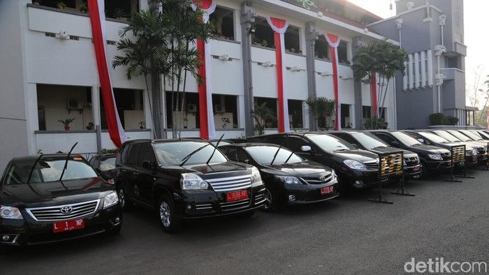 Mobdin Pemkot Surabaya yang terparkir