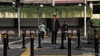 Menurut keterangan warga, saat ini mereka telah kembali beraktivitas di kantor seperti biasa karena kawasan MH Thamrin berangsur mulai kondusif.