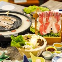 Bukber Keluarga dengan Sajian Shabu-shabu Komplet di Sini