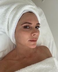 Buang Racun Dalam Tubuh, Victoria Beckham Minum 