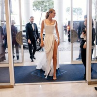 Toni Garrn membawa aura seksisnya ke Cannes Film Festival 2019 saat menghadiri pemutaran film A Hidden Life, Minggu (19/5/2019). Penampilan model asal Jerman tersebut hanya berselang dua hari sebelum sang mantan muncul di karpet merah yang sama.  Foto: Getty Images