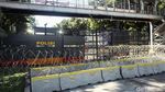 Kawat Berduri Tutup Jalan Merdeka Barat