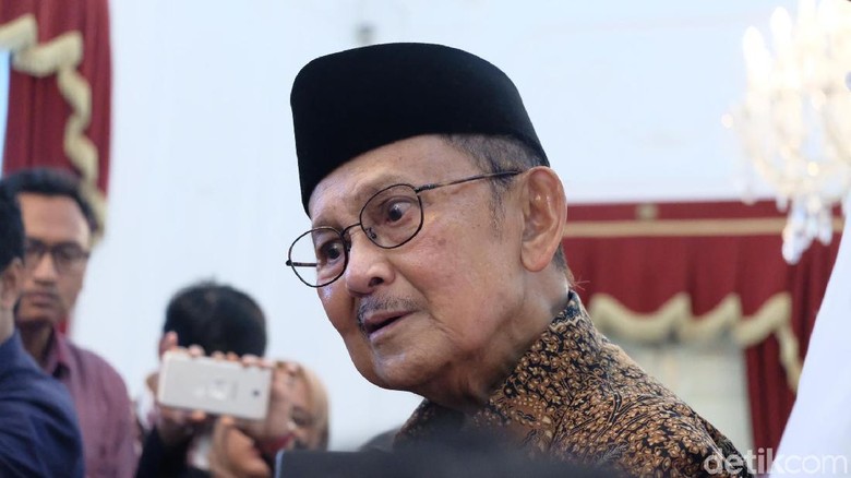BJ Habibie ke Jokowi: Beliau Ujung Tombak Generasi Penerus BJ Habibie ke Jokowi: Beliau Ujung Tombak Generasi Penerus