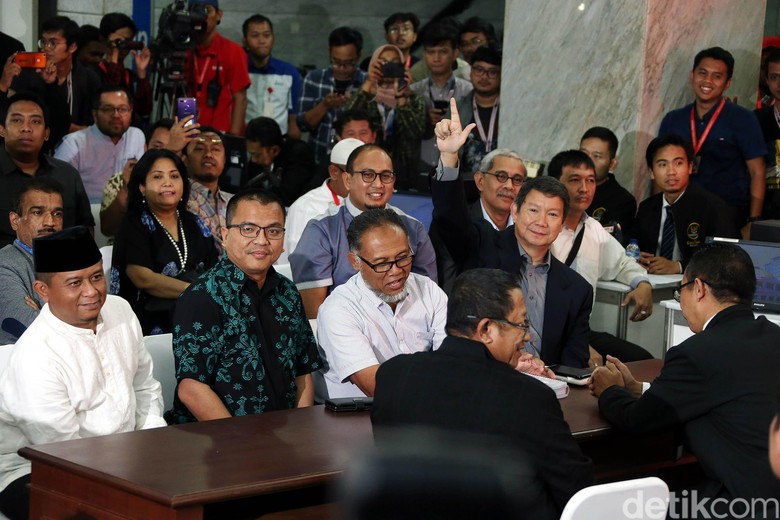 Tim Hukum Prabowo soal Bukti Link Berita: Lihat Saja di Persidangan Tim Hukum Prabowo soal Bukti Link Berita: Lihat Saja di Persidangan