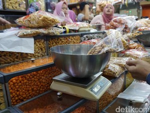 5 Tips Belanja Kue Lebaran Kiloan yang Murah Enak di Pusat Grosir Kue