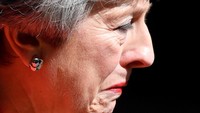 Pengunduran diri ini diumumkan PM May setelah dirinya gagal memenuhi janji utamanya, yakni membawa Inggris keluar dari Uni Eropa secara mulus. Foto: REUTERS/Toby Melville