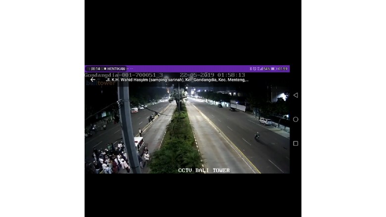 CCTV Pembagian Amplop di Depan Ambulans Jadi Petunjuk Ungkap Rusuh 22 Mei CCTV Pembagian Amplop di Depan Ambulans Jadi Petunjuk Ungkap Rusuh 22 Mei