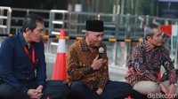 Dalam acara buka puasa bersama itu Agus juga menyinggung soal kinerja KPK selama dipimpinnya. Dia menyampaikan perihal operasi tangkap tangan (OTT) pada tahun ini, yang disebutnya lebih sulit dibanding tahun lalu.
