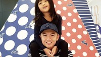 Inilah Nicky dan Ellyna yang sangat kompak di berbagai kesempatan. Tahun ini Ellyna berusia 6 tahun dan menjadi princess kebanggaan Nicky. Foto: Instagram ellynatirta