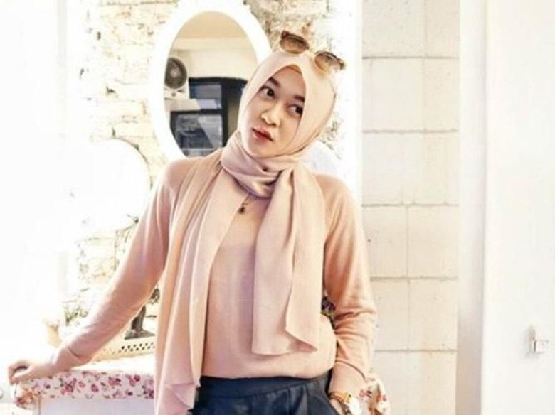 Ellen Nita, personil Cherrybell yang jadi PNS. Foto: dok. Pribadi Ellen Nita, personil Cherrybell yang jadi PNS. Foto: dok. Pribadi