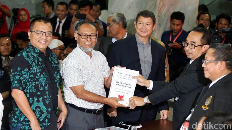 MK akan Verifikasi Bukti-bukti Pengajuan Gugatan Pilpres dari Prabowo-Sandi MK akan Verifikasi Bukti-bukti Pengajuan Gugatan Pilpres dari Prabowo-Sandi