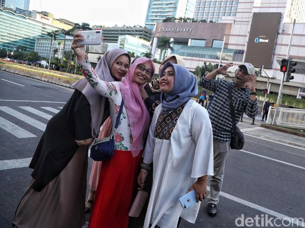 Menikmati Sore yang Damai di Thamrin
