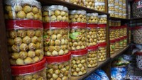 Harga kue nastar, kastengel hingga putri salju di sini per kilogramnya berkisar antara Rp 130 ribu hingga Rp 180 ribu. Harga dipatok berdasarkan kualitas kue. Foto: dokdetikFood/Dewi Anggraini