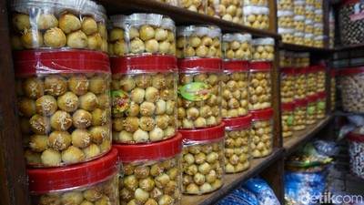 Serunya Berburu Kue Kering Klasik hingga Kekinian di Pasar Jatinegara!