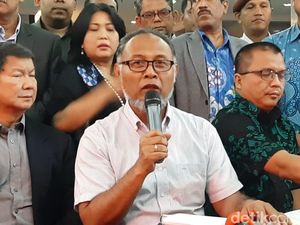 Daftarkan Gugatan Pilpres, BW: Mudah-mudahan MK Bukan Bagian Rezim Korup