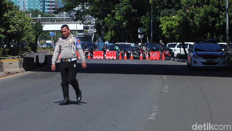 Antisipasi Demo, Lalin di Jl Gatot Subroto Arah DPR Ditutup Antisipasi Demo, Lalin di Jl Gatot Subroto Arah DPR Ditutup