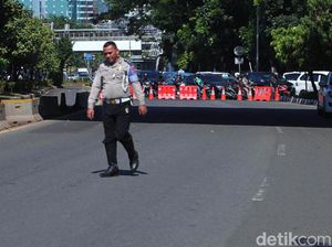 Antisipasi Demo, Lalin di Jl Gatot Subroto Arah DPR Ditutup