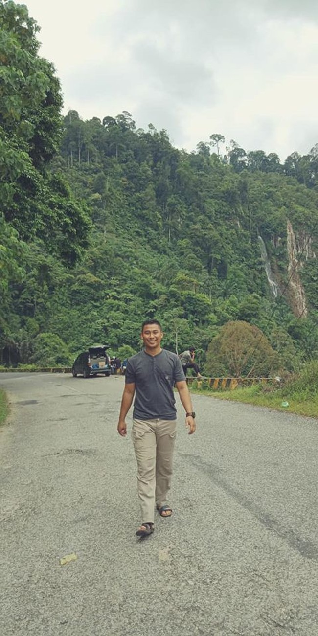 Selain Andre K Irot, Briptu Ib Benuh juga jadi salah satu polisi yang dituduh dari China saat pengamanan aksi demo 22 Mei. Pria yang memiliki nama lengkap Ib Benuh Habib ini merupakan anggota kesatuan brimob asli dari Indonesia. Foto: Facebook Ib Benuh