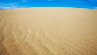Pemerintah Jepang pun kabarnya akan menggenakan denda sebesar 50.000 Yen atau sekitar Rp 6 jutaan bagi turis yang mengukir nama di Gurun Pasir Tottori (iStock)
