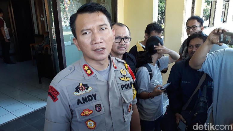 Polisi Duga Api yang Melalap Pospol di Solo Akibat Pembakaran Sampah Polisi Duga Api yang Melalap Pospol di Solo Akibat Pembakaran Sampah