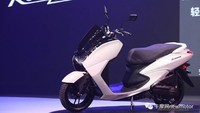 Adik Yamaha Nmax ini menggendong mesin 125 cc bertenaga 6,1 kW/6.500 rpm dengan torsi maksimal 9,7 Nm/5.000 rpm. Motor itu punya tangki bahan bakar 5,1 liter. Foto: Dok. newmotor.com.cn