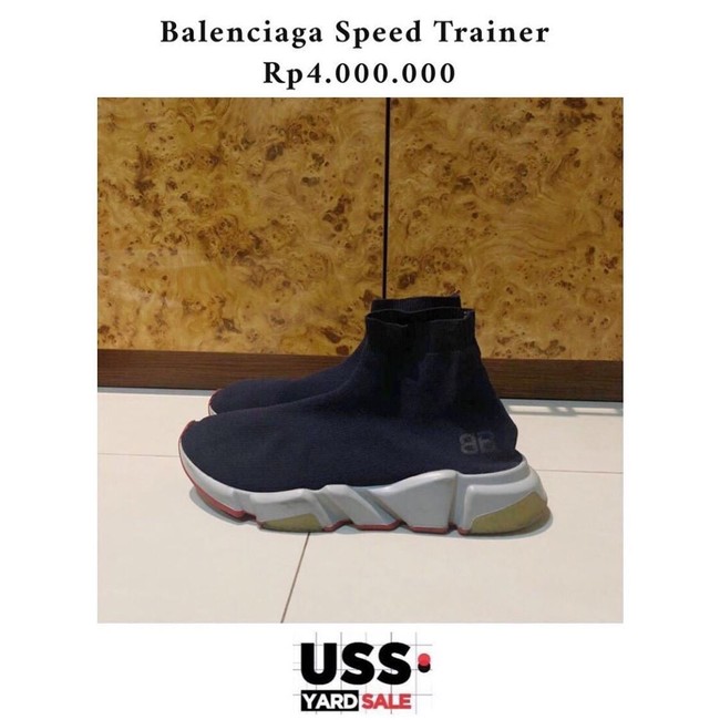 Sepatu yang banyak dipakai para fashionista dan selebriti ini ditawarkan dengan harga Rp 4 jutaan di USS Yard Sale Senayan City. Foto: Instagram