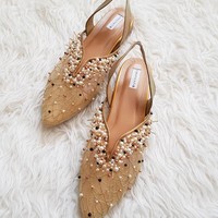 Ingin sepatu sandal yang lebih cantik dan mewah untuk Hari Raya atau silahturahmi Lebaran? Opsi-opsi dari merek Unificatio dapat dipertimbangkan. Jassy warna gold berikut berikut juga dapat menyempurnakan penampilan elegan saat pesta. Foto: Instagram