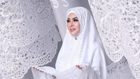 Belum lama ini Syahrini mengeluarkan mukena dengan nama Fatimah Syahrini. Dok. Instagram/fatimahsyahrini
