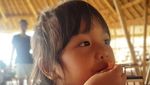 Menggemaskan! Gaya Kulineran Ellyna, Putri Cantik Nicky Tirta