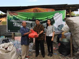 Vinilon Beri Bantuan Ratusan Juta Rupiah ke Anak Yatim & Pemulung