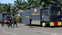 Selain gedung MPR/DPR, tiga objek yang juga mendapat pengamanan ketat dari tim gabungan TNI-Polri adalah gedung Bawaslu, gedung KPU, dan juga Istana Merdeka.