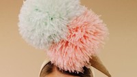 Kalau model yang satu ini mengenakan bando yang bentuknya hiasan es krim. Waduh ukurannya besar banget yang isinya ada 2 scoop es krim cone. Foto: istimewa