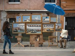 Banksy Konfirmasi Bikin Mural saat Kota Venesia Diterjang Banjir