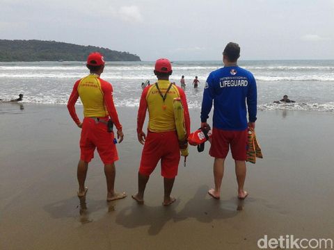 40 'Baywatch' Siap Amankan Wisatawan Pangandaran Saat 