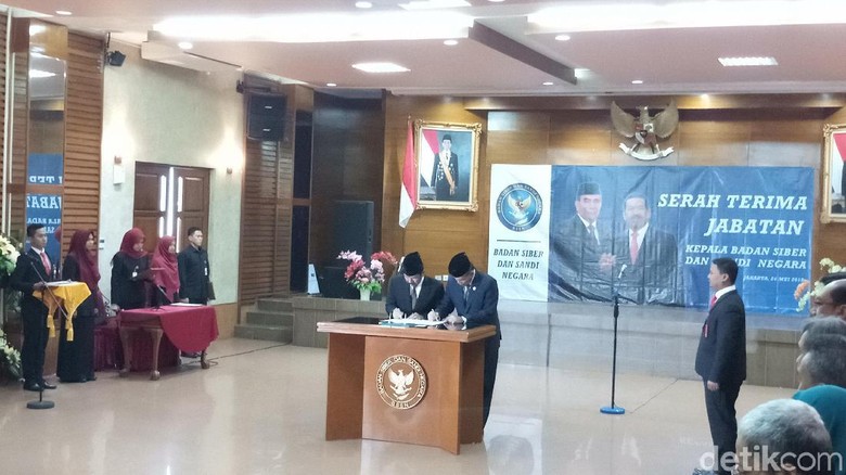 Jabat Kepala BSSN, Hinsa Siburian: Ada Perang Siber, Harus Kerja Keras Jabat Kepala BSSN, Hinsa Siburian: Ada Perang Siber, Harus Kerja Keras