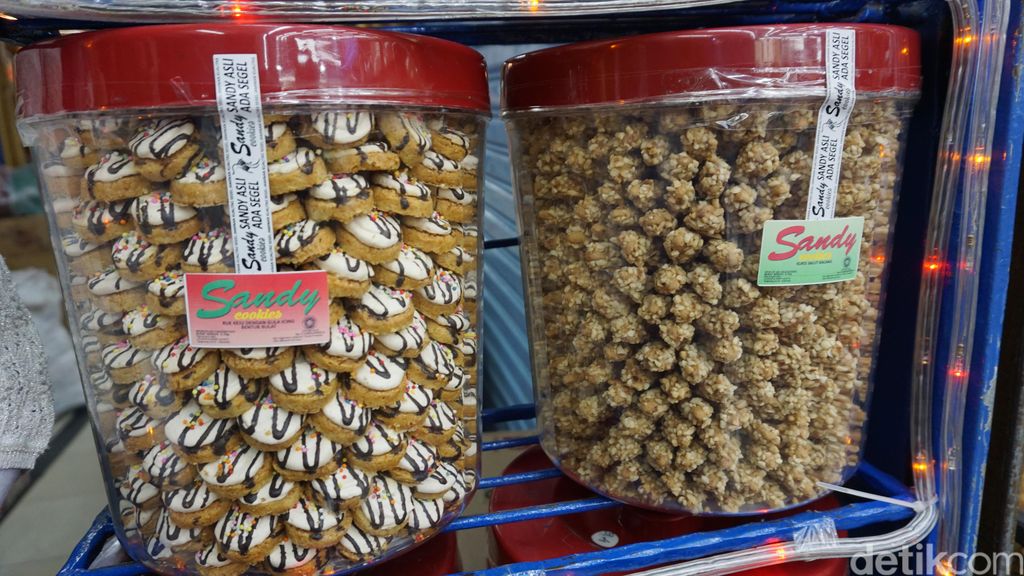 Kue kering kiloan di pasar jatinegara