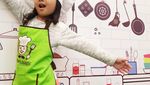 Menggemaskan! Gaya Kulineran Ellyna, Putri Cantik Nicky Tirta