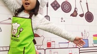 Bukti lain kalau Ellyna suka masak adalah ia ikut cooking class. Wahh mau kaya papa ya jd chef, komentar seorang netizen. Foto: Instagram ellynatirta