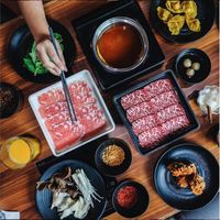 Bukber Keluarga dengan Sajian Shabu-shabu Komplet di Sini