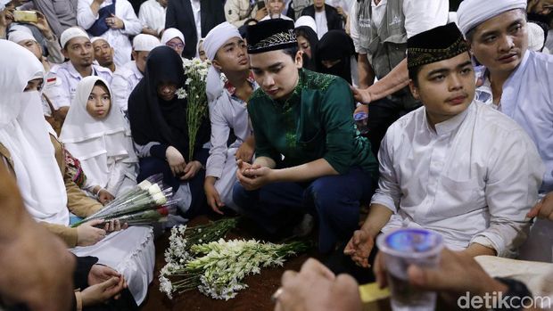 Pemakaman Ustaz Arifin Ilham
