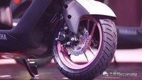 Yamaha Avenue 125 dilengkapi ban 110/70-12 di depan dan belakang. Di China, motor ini yang pertama pakai pelek 12 inci. Rangka baru dengan pelek 12 inci mengoptimalkan mekanisme kemudi. Foto: Dok. newmotor.com.cn