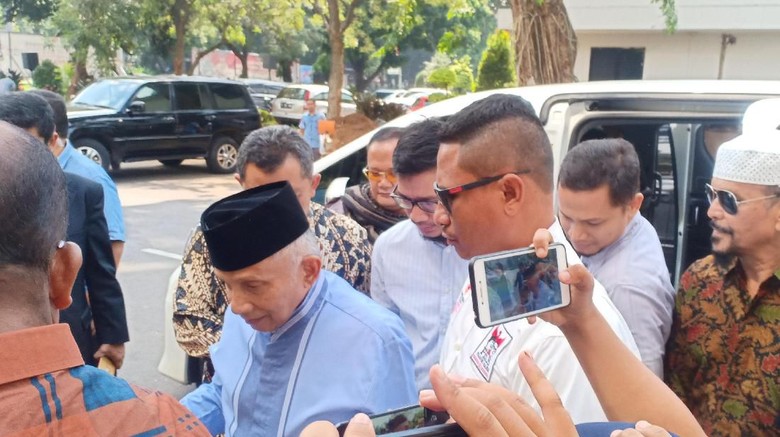 Amien Rais Penuhi Panggilan Polisi Terkait Kasus Makar Amien Rais Penuhi Panggilan Polisi Terkait Kasus Makar