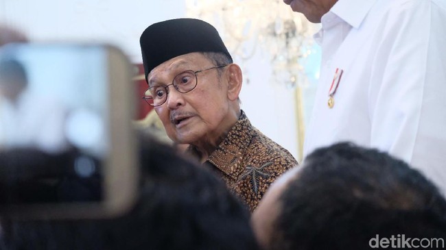 Tangis BJ Habibie Tonton Film Berisi Kisah Poligami