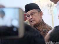 Tangis BJ Habibie Tonton Film Berisi Kisah Poligami