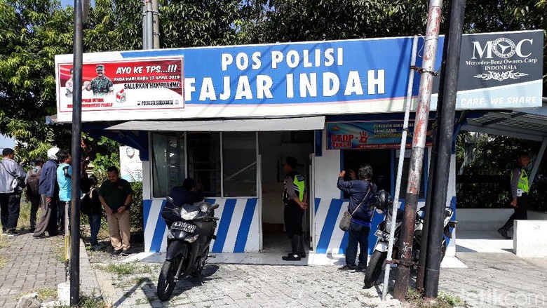 Polisi Selidiki Unsur Kesengajaan dalam Kebakaran Pospol Solo Polisi Selidiki Unsur Kesengajaan dalam Kebakaran Pospol Solo